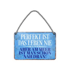 Perfekt ist das Leben nie aber am Meer ist man schon nah dran - Hanging Sign with Cord and Suction Cup - Maritime Decoration for Beach Chair Bathroom Garden Balcony Patio Entrance Favourite Place Boat