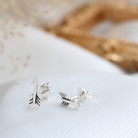 AeraVida Simple Flying Arrow Reaching Goals .925 Sterling Silver Post Stud Earrings | Minimalist Arrow Earrings | Silver Accessories for Women | Anniversary Jewelry Gift, Metal, No Gemstone