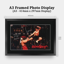 HWC Trading Bloodsport Scene 1 Geschenke Geducktes Signiertes Autogramm Foto für Fans von Film Memorabilien - A3 Gerahmt