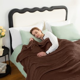 CozyLux Cuddly Fluffy Blanket Sofa 130 x 150 cm for 4 Seasons - Soft/Warm/Lightweight Sofa Blanket Couch Blanket for Sofa/Bed/Couch, Flannel Fleece Blanket 130 x 150 cm Brown