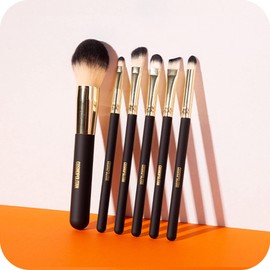 Cosmopolitan Makeup Brushes, Make Up Brush Set of 7, Eyeshadow Brushes, Bronzer Brush, Contour Brush, Blusher Brush, Powder Brush, Blending Brush, Travel or Gift Set, Silky Soft Bristles, Black & Gold