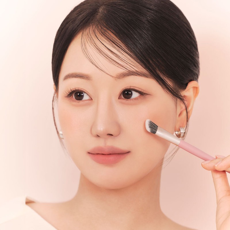Be of highlighter + 2 multi-use brushes set / 비오브