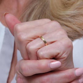 TJC 9ct Yellow Gold Diamond Cut Stackable Spinner Band Ring Stylish for Women and Girls Size Q