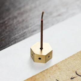 Brass Mini Incense Holder Cute Incense Holder for Buddhist Altars Fashionable, Japanese Style, Convenient to Carry, Meditation, Study Room, Teahouse, Yoga Museum, Healing (Hexagonal)