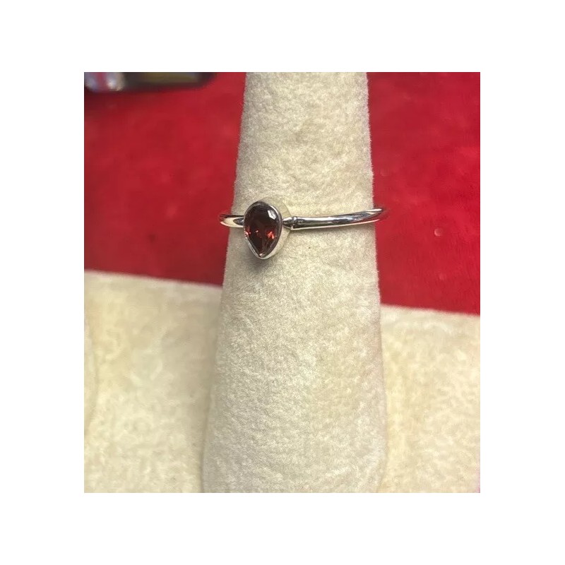 Natural Creations Sterling silver stackable ring size 8 Faceted Garnet