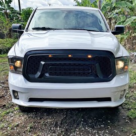Spec-D Tuning Front Grille w/Amber LED Lights Compatible with 2013-2018 Dodge Ram 1500