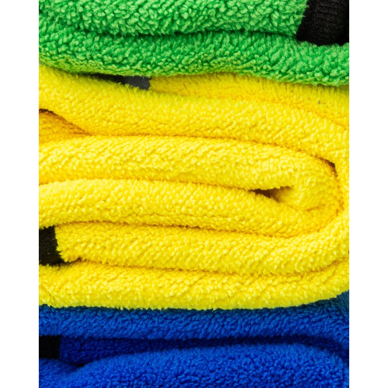 U4T Premium Car Cleaning Kit: Large Microfibre Cloth used as