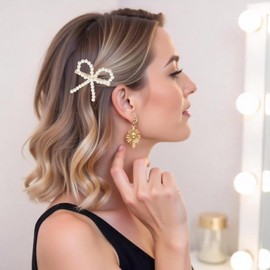 Pearl Hair Clip, Pearl Bow Hair Clips for Women, Cute Hair Barrettes for Wedding Bride Women Girls Birthday Party (White, One Size)