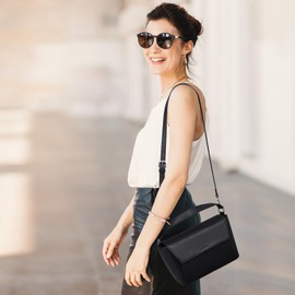 Lexiyat Crossbody Purses for women Vegan Leather Designer Handbags Trendy Top Handle Small Shoulder Bags with Flap Black