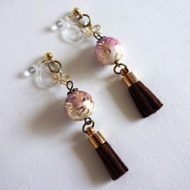 Non-pierced resin earrings, Japanese flowers, arabesque, gold wire, beads and tassels (mini pouch included), Resin