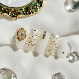 Exciting gold white mother-of-pearl nail tips - short oval / 설렘 가득 골드 화이트 자개 네일팁 - 숏오발