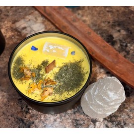 Karma is a Queen Candle to Bring Good Karma- Honey Scent - Color: 4oz