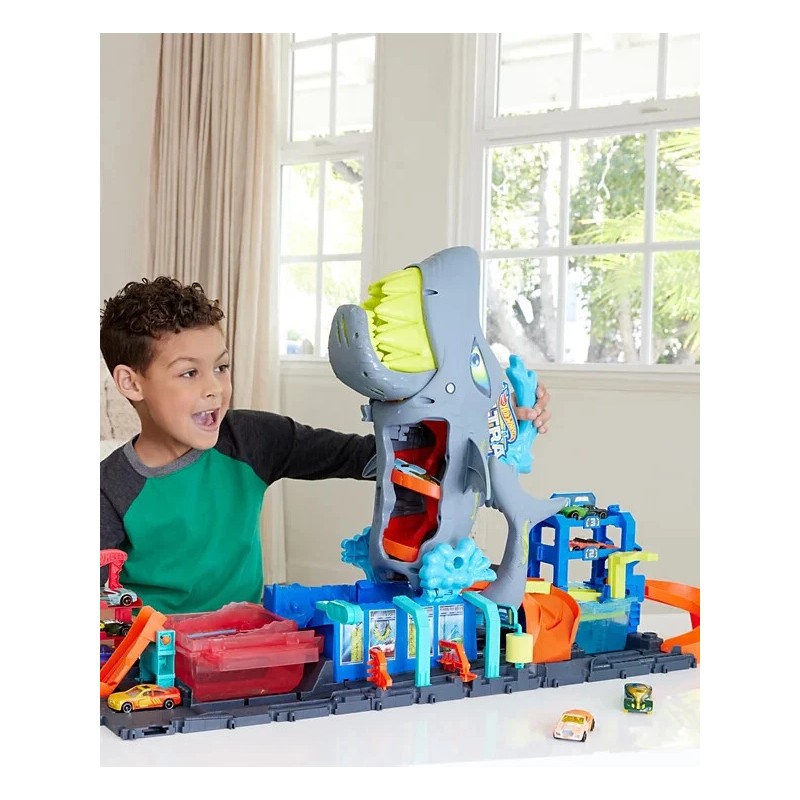 Hot Wheels City Ultra Shark Car Wash Playset with Color