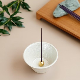 Asayu Japan Incense Stick Holder, Cylindrical Incense Holder, Small, White, for Sticks, Made in Japan, Includes Removable Brass Stand, for Yoga, Meditation and Relaxation