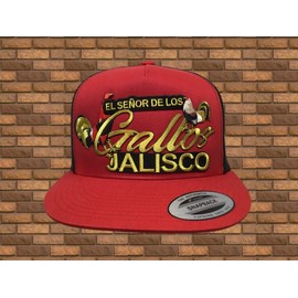 El señor de Los gallos con 2 gallos y Jalisco en frente hat red Black mesh