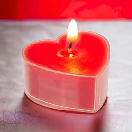 Set of 8 Tea Lights in Heart Shape – Approx. 4 x 4 cm – Choice of Colours Red or White – Romantic Lighting for Any Occasion (Red)