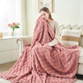 BEDELITE Super Soft Throw Blanket for Couch and Bed, Lightweight Cozy Fluffy Decorative 3D Checkered Blanket, Warm and Fuzzy Fleece Blanket for Camping, Travel(Dusty Pink, 60"x80")