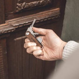 DONBOLSO Key Organiser One I Compact Key Holder with Shopping Trolley Token and Bottle Opener I Leather Keyring For 1-7 Keys I Keychain with Stainless Steel Screw I Brown Vintage