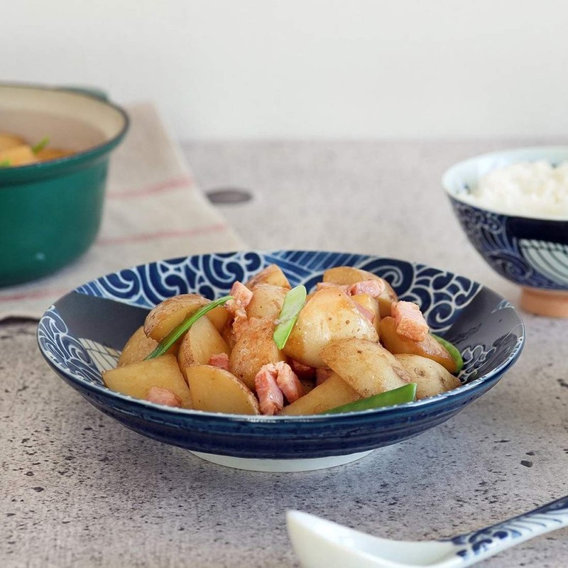 Mino Pottery White Wave Whale 215 Deep Plate