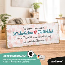 ARTFAVES® Decorative Sign with Saying "Im diesem Haus haben Kinderlachen und Fröhlichkeit mehr Priorität - Dopamine Decor Bild Trend - Familie