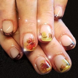 Fall Press on Nails Short Square Fake Nails Fall Color French Tip Press Ons Maple Leaf Full Cover Glue on Nails Glitter Autumn Nail Art Designs Thanksgiving False Nails for Women Girls Acrylic Nails