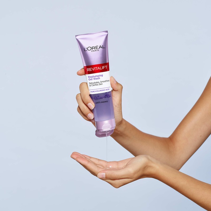 L'Oreal Paris Revitalift Replumping Gel Face Wash Cleanser With Hyaluronic