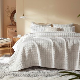 LEAONME Velvet Quilt California King-118''x106'', Lightweight White Velvet Comforter Set with 2 Pillow Shams, Soft Oversized Bedspread Coverlet Quilted Bedding Set for All Season