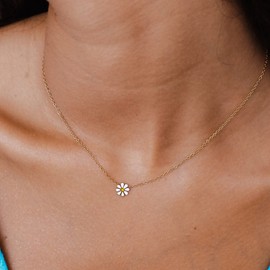 Hey Harper Maravilla Daisy Necklace For Women - Gold Waterproof Stainless Steel 14k Golden - Small Dainty Charm Flower Necklace - For Everyday Wear
