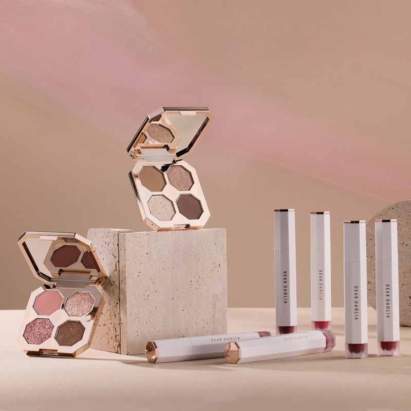 DEAR DAHLIA Dream Velvet Eye Shadow Palette - heart warming