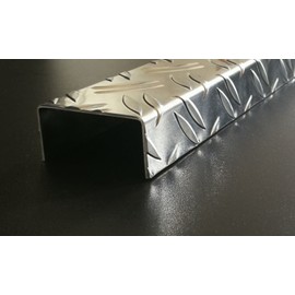 U-profile aluminium checker plate, 500 mm U-profile decorative exterior 25 x 65 x 25 mm inner leg dimensions made of aluminium checker plate duet 2.5/4.0 mm thick U-angle wart plate, cover profile.