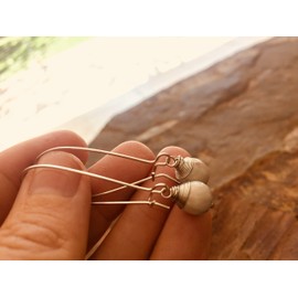 ★ ZART ★ graue Samen Ohrringe mit wire wrapping