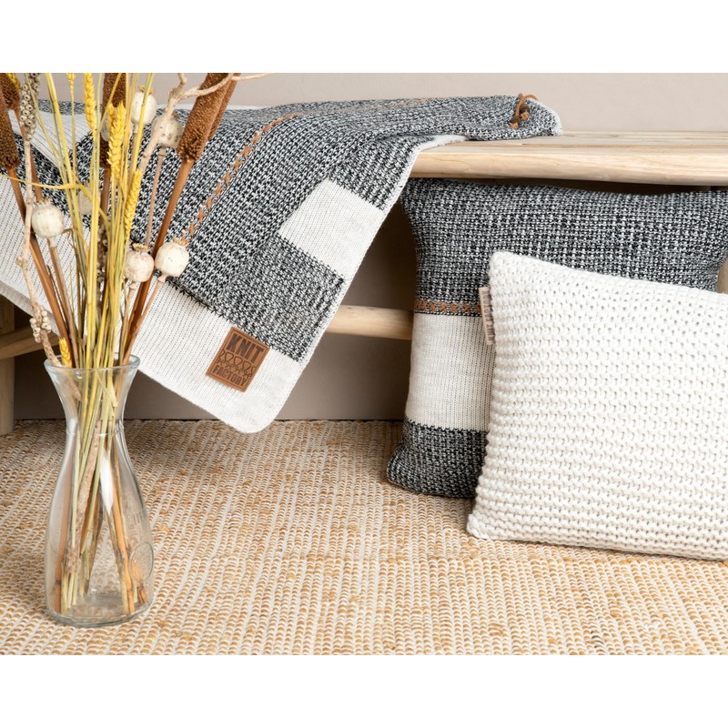 Knit Factory - Vinz Cushion - Black - 60 x