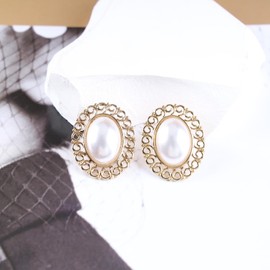 Inilbran Boho Pearl Earrings Gold Pearl Stud Earrings Vintage Filigree Pearl Earrings Minimalist Oval Pearl Earrings Jewellery for Women and Girls, Zinc