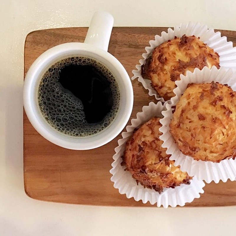 La bayamesa Macaroon Coconut dessert 7.5 OZ (06)