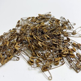 YABINA Decorative 200 Primitive 1" Rusty Safety Pins Rusted Crafting Supplies (200)