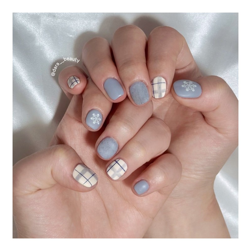 Dara Beauty January 2025 Art of the MonthMatte Check Nail