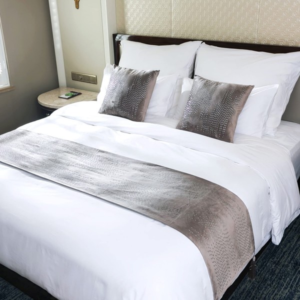 TTiiLoe Grey Velvet Bed Runner Geometry Diamond Stripe Bedding Scarf Hotel Bedspread Decor Soft Bed Cover Modern Bed End Towel Protection for Bedroom, 45 x 210cm
