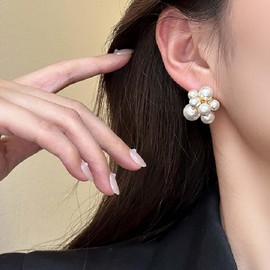 Andelaisi Boho Pearl Cluster Earrings Gold Cluster Pearl Studs Earrings Vintage Beaded Pearl Earrings Wedding Bridal Pearl Statement Earrings for Women