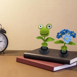 Oiieco Car Bobble Head Frog, 2Pcs Handmade Car Funny Dashboard Accessory Decorations Crocheted Automobile Parts Frog Swinging Ornament Decor for Boyfriend Men Women Birthday Christmas