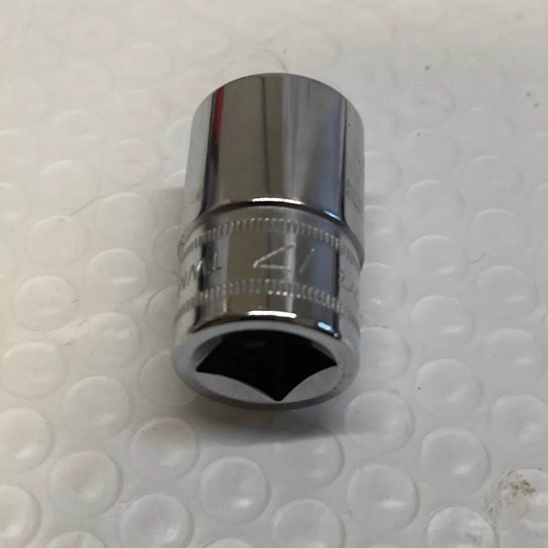 Snap-on Tools USA NEW 1/2" Drive 17mm Metric Shallow 6