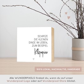 Wunderpixel® Holzbild Schätze die kleinen Dinge im Leben - Klopapier - 15x15x2cm Hinstellen Aufhängen, schwarz-weißes, witziges Holz-Schild Wand-Bild Aufsteller fürs Gäste-WC Geschenk-Idee