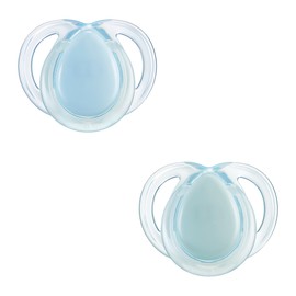 Tommee Tippee Nighttime soother, 0-6 months, 2 pack of glow in the dark soothers with reusable steriliser pod, Assorted Colours