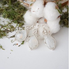 Designs by Nature Gems – Handcrafted Raw Rainbow Moonstone Pendant Necklace in Sterling Silver | Reversible 18” Chain for Women | June Birthstone for Enhancing Intuition & Astral Energy