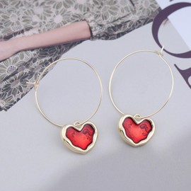 Allereya Vintage Coral Heart Dangle Earrings Circle Hoop Drop Earrings Red Heart Love Dangle Earrings Gold Circle Hoop Earrings Jewellery for Women and Girls, Zinc, No Gemstone