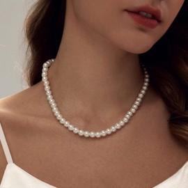 Elegant Pearl Necklace for Women, White Pearl Necklace with 8 mm Faux Pearls, Adjustable and Short, Classic Pearl Necklace in Vintage Style, Ideal as a Jewellery Gift for Women and Girls, Brass, No