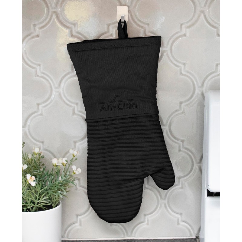 All-Clad Silicone Oven Mitts: Heat Resistant up to 500 Degrees