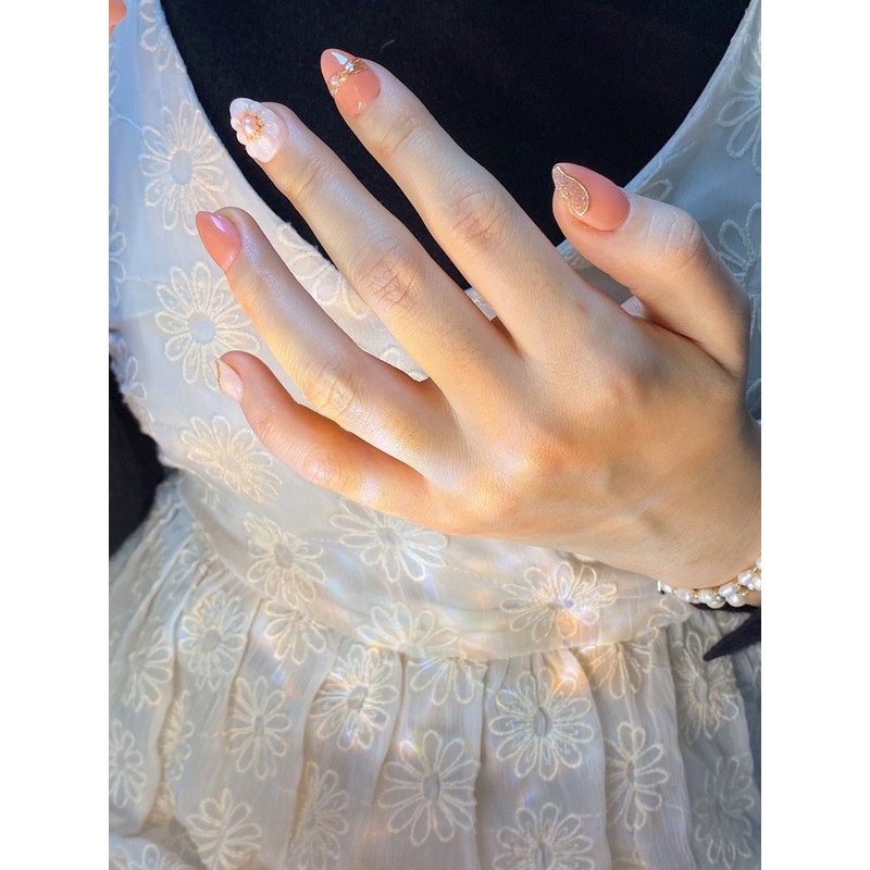 [Janef] Fluorescent lights on the backs of your hands for