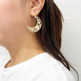 Jewelry Shop M e0039-E Women's Earrings, Crescent Moon, Lace, Openwork, Simple Accessory, Screw Type, Made in Japan, Hypoallergenic, Metal, Quartz