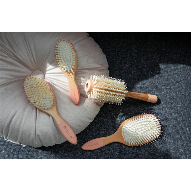 Demeliss Beauty - Flat Detangling Wooden Brush