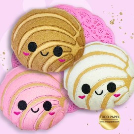 Kawaii Handmade Conchas mini Plushies, Pretend Play Food Mexican pan dulce Choose from Strawberry, Chocolate, Vanilla. Felt Eco friendly play kitchen. (Strawberry Concha)